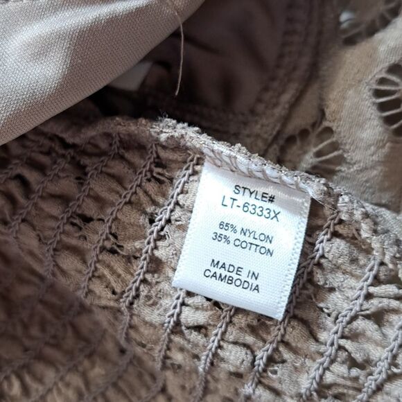 Zenana BUNDLE SET Ash Mocha LEGGINGS AND CROPPED BRACELET LACE TOP - Picture 4 of 6